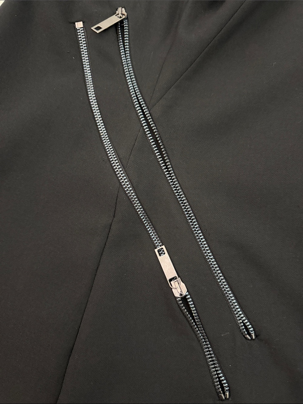 ZARA Classic Black Long-Sleeve Mini Dress with Zip Accents - Picture 6 of 10
